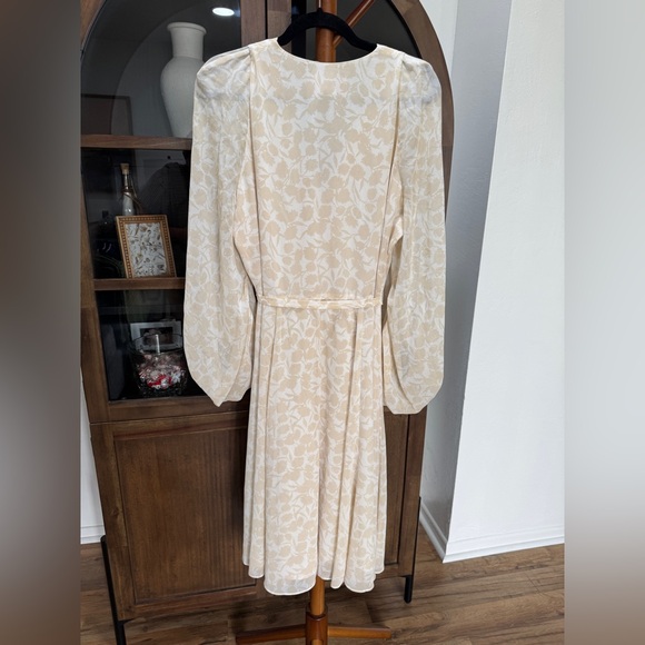 EUC Gal Meets Glam Esther Elegant Cream Floral Dress - Picture 4 of 11